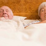 Lý do mà người già không nên… dậy sớm